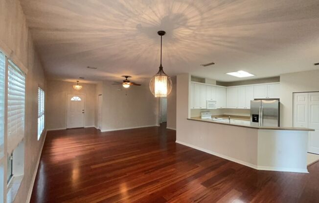 Great Home in Ellis Park. Sub Lease