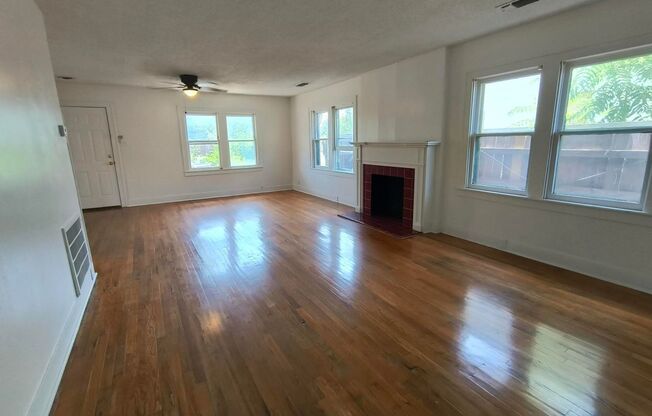CUTE 2 bedroom, 1 bath home AVAILABLE NOW!