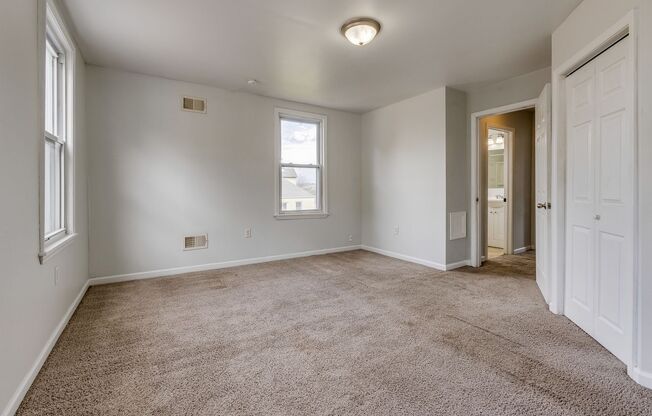 4 beds, 1.5 baths, $1,599, Unit Top
