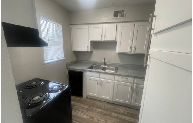 3 beds, 2 baths, $1,050