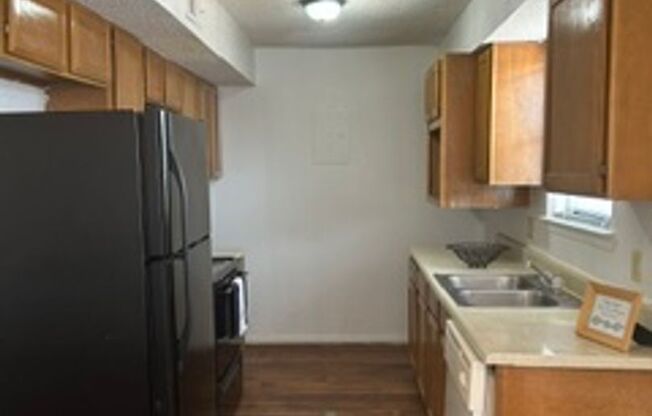 2 beds, 1.5 baths, 1,084 sqft, $915, Unit 0605