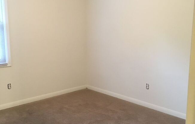 2 beds, 1 bath, 925 sqft, $1,185, Unit 07