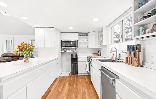 2 beds, 2.5 baths, 2,173 sqft, $5,500, Unit 5