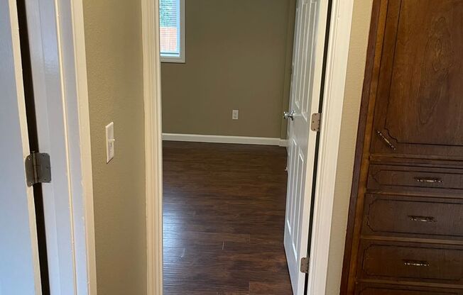 2 beds, 1 bath, 800 sqft, $1,400, Unit Mar1964