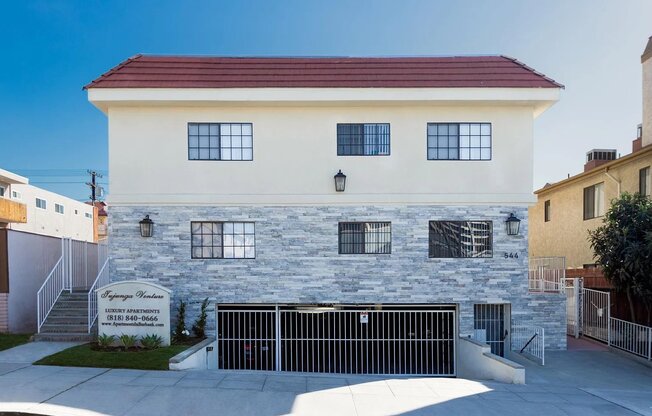 544 E TUJUNGA AVE