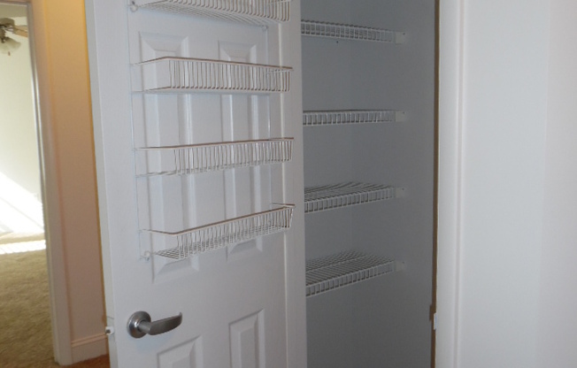 2 beds, 2 baths, 840 sqft, $2,331, Unit 4-0608