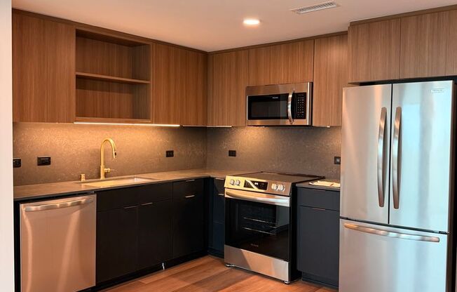 2 beds, 2 baths, 816 sqft, $4,225, Unit 805