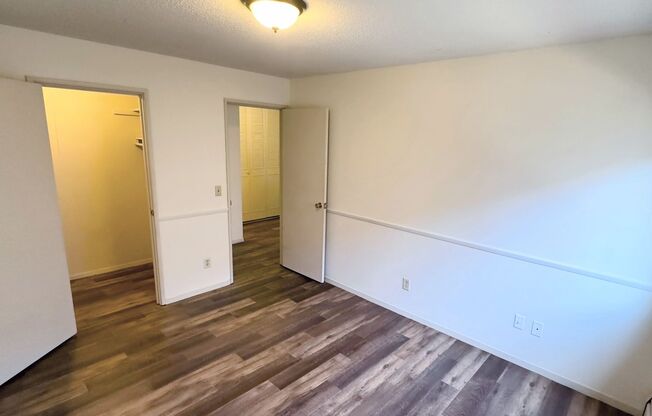 2 beds, 1 bath, $1,300, Unit 201