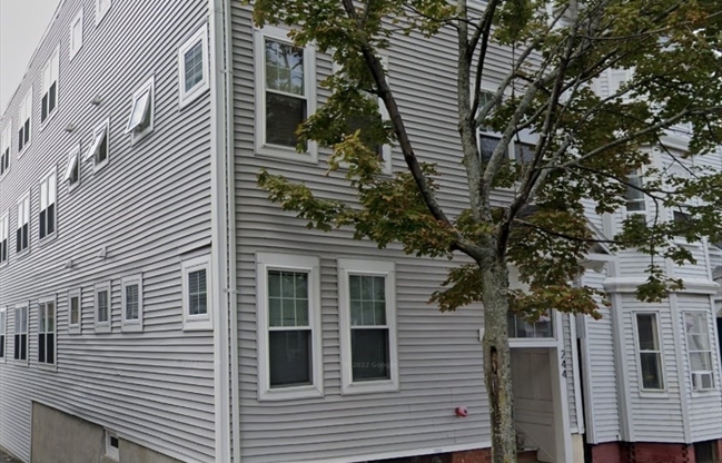 244 Paris St