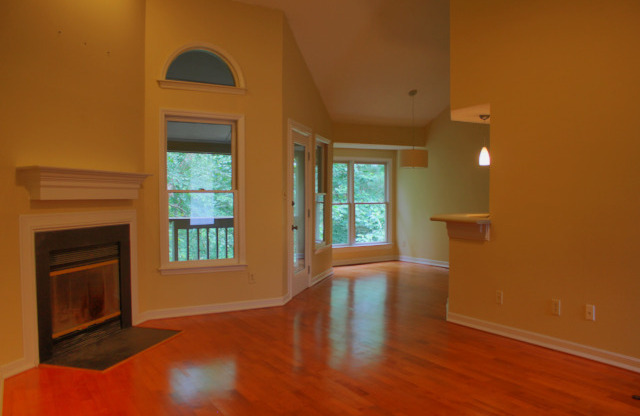 Cute & Affordable 2 Bedroom Condo in Cary! - Available Early August!