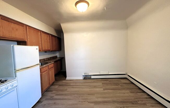 1 bed, 1 bath, $950, Unit 5