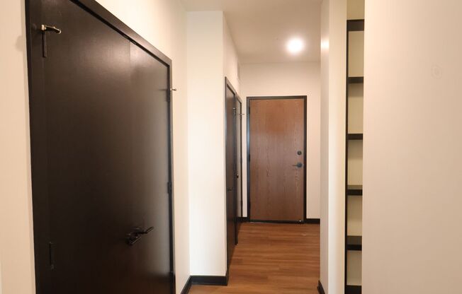 1 bed, 1 bath, 681 sqft, $1,425, Unit 519