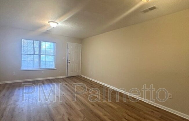 131 COUNTRY TOWN DR