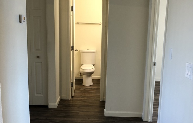 2 beds, 1 bath, 950 sqft, $1,225, Unit 208