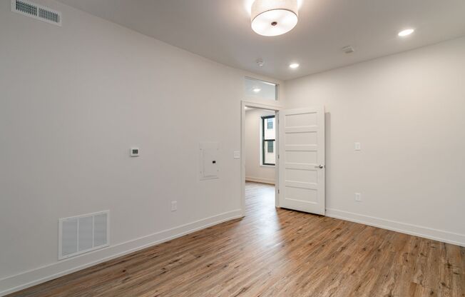 Studio, 1 bath, $1,315, Unit 1050 N 4th St. Apt. 307