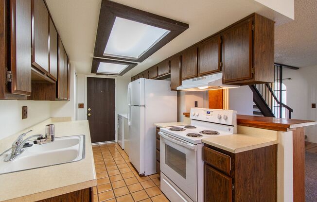 EXCELLENT 2BED, 1.5BATH TOWNHOUSE LOCATED NEAR 48TH ST & GUADALUPE