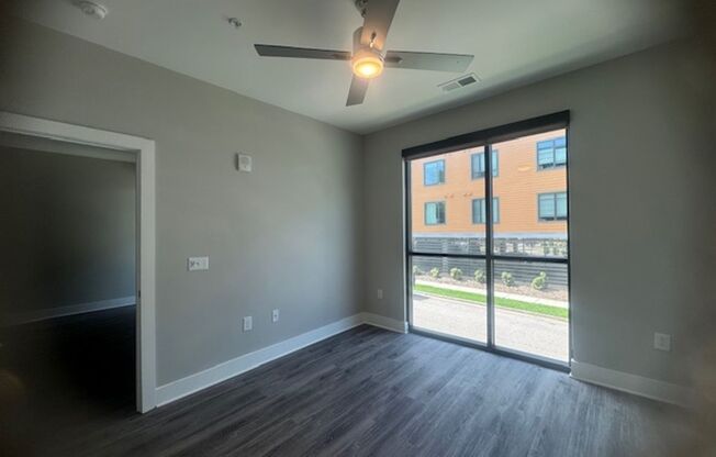 1 bed, 1 bath, 870 sqft, $1,695