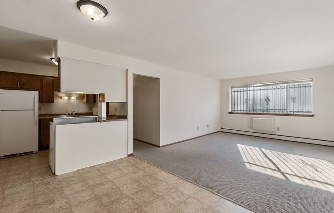 1 bed, 1 bath, $995, Unit 202