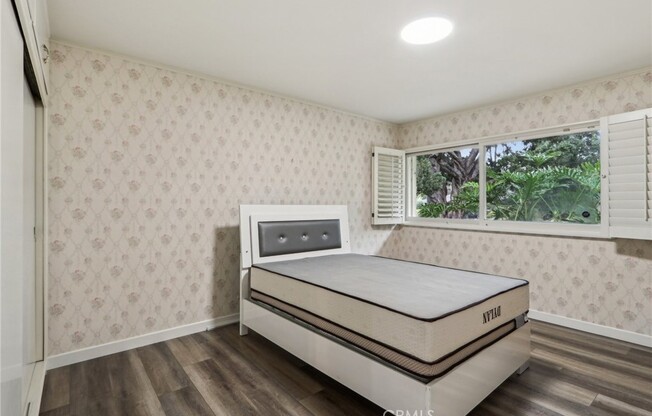 8942 OAK PARK AVE