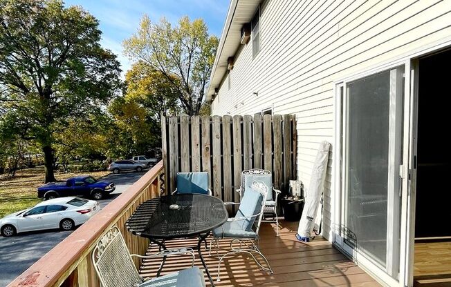 2 beds, 1.5 baths, $1,150, Unit 105