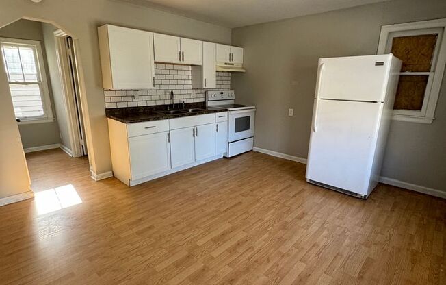 1 bed, 1 bath, $895, Unit #2