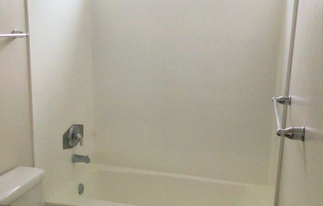 1 bed, 1 bath, 750 sqft, $2,225, Unit 090