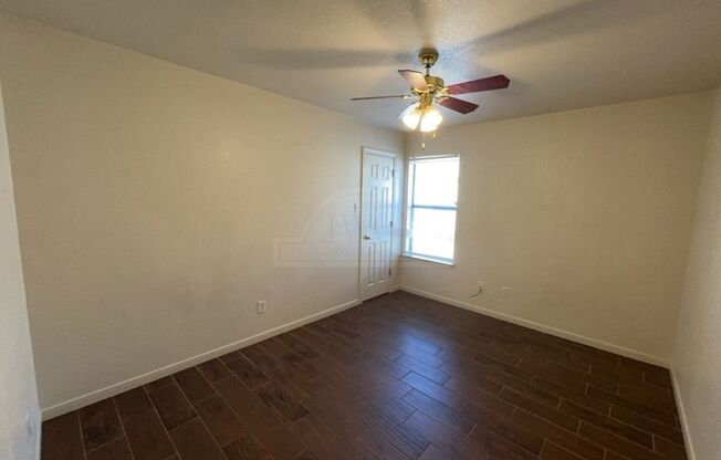 3 beds, 2 baths, $1,225, Unit 3607 Dustin Ct Unit B