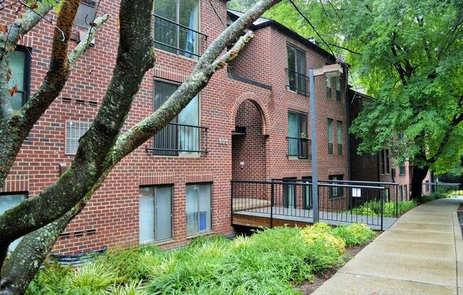 605 HUDSON AVE