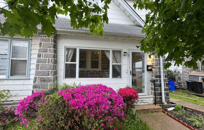 Stunning 4-Bedroom Twin Home in Upper Darby! Available NOW!