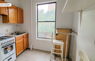 172 W 77 ST