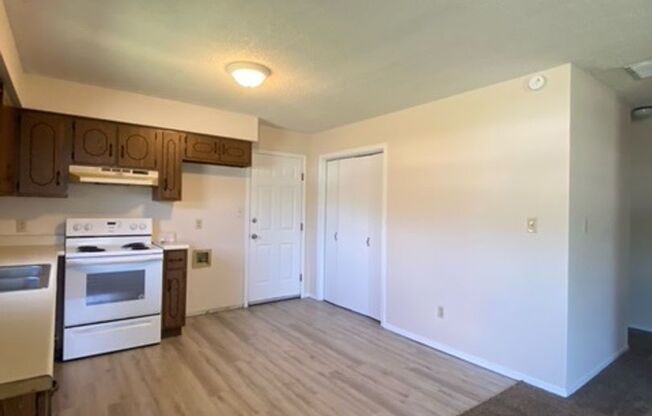 2 beds, 1 bath, $795