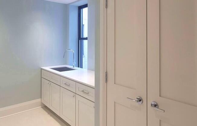 6 beds, 4.5 baths, 6,000 sqft, $55,000, Unit PHA