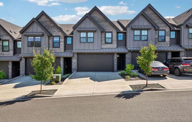 Luxury Townhome for Lease at the Courtyards at Hidden Crest - 7013 NE 132nd Way