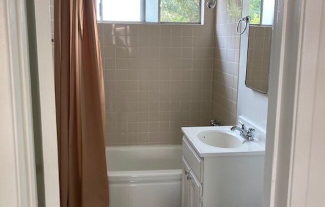 Studio, 1 bath, 460 sqft, $1,585