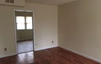 2 beds, 1.5 baths, 644 sqft, $885, Unit Unit 4