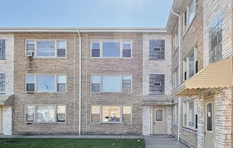 7630 5 N MILWAUKEE