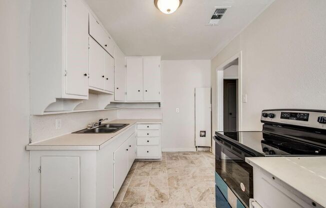 Charming Home in Prime Grand Prairie Location!