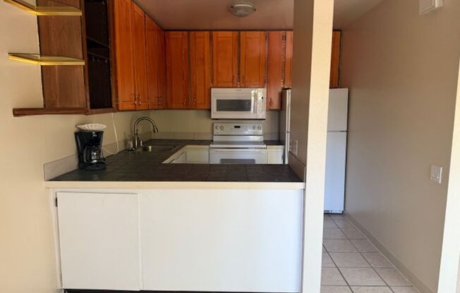 LOVELY, SPACIOUS UPSTAIRS CONDO!