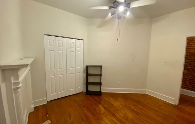 2 beds, 1 bath, $1,625, Unit 2