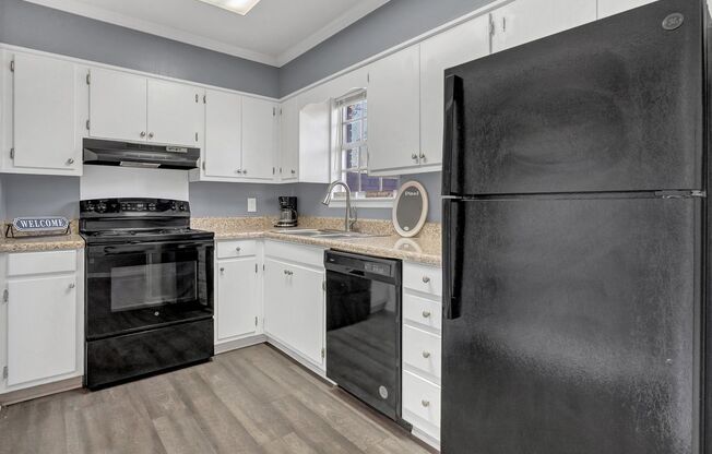 3 beds, 2.5 baths, 1,370 sqft, $1,015, Unit B-3