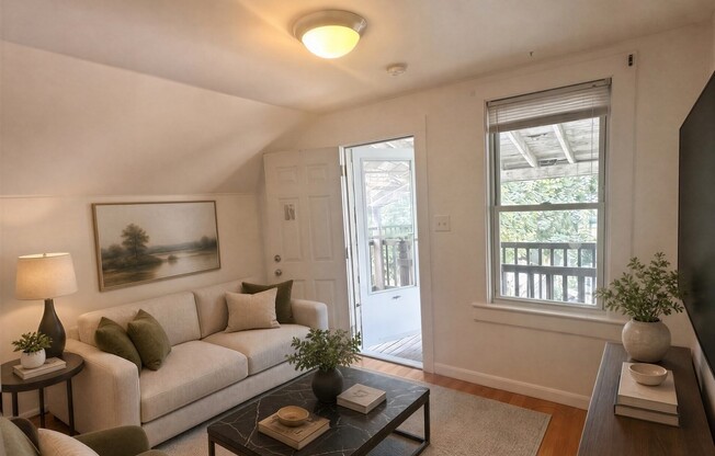 2 beds, 1 bath, 920 sqft, $2,500, Unit 2