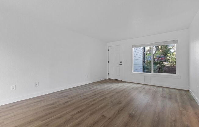 2 beds, 1 bath, 803 sqft, $1,575, Unit CMV 12215 - 101