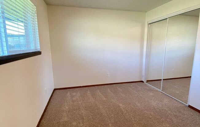 2 beds, 1 bath, 900 sqft, $1,900