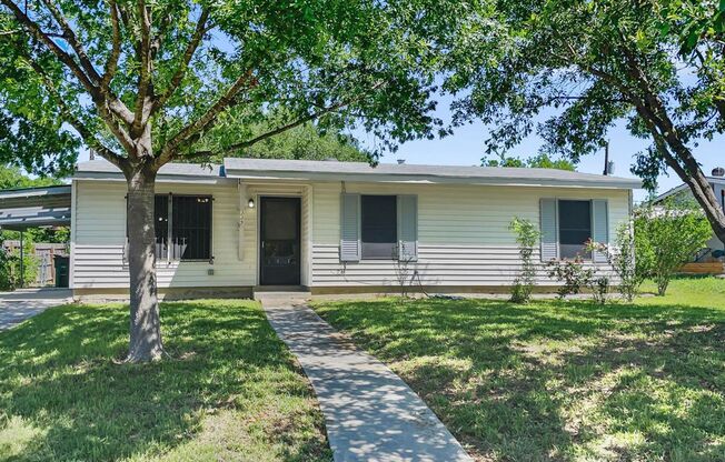 Cute 3 bedroom- 1 bath home ready for move-in.