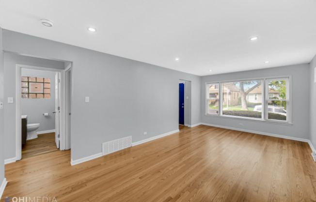 8935 S EUCLID AVE