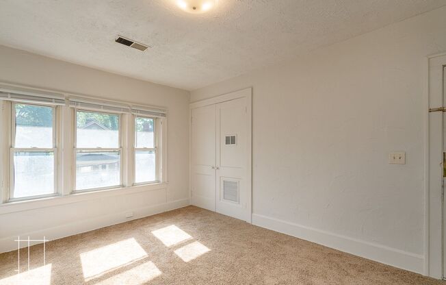 1223-1225 Forsythe