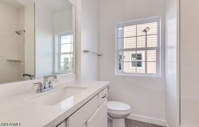 Beautiful 2 bedroom Townhome in downtown Phoenix! Perfect Location!