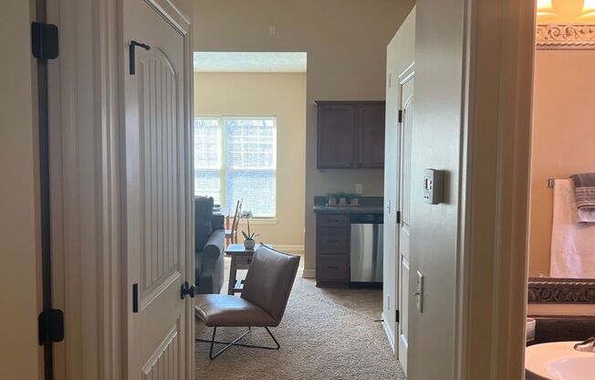 2 beds, 1 bath, 1,100 sqft, $1,695, Unit 615 - Unit 201 Duplex B1100