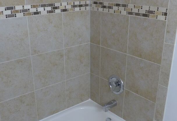 Studio, 1 bath, 550 sqft, $1,695, Unit 405