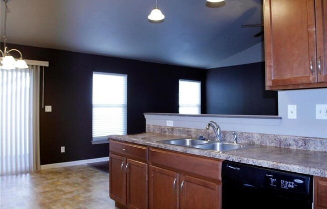 2 beds, 2 baths, $1,595